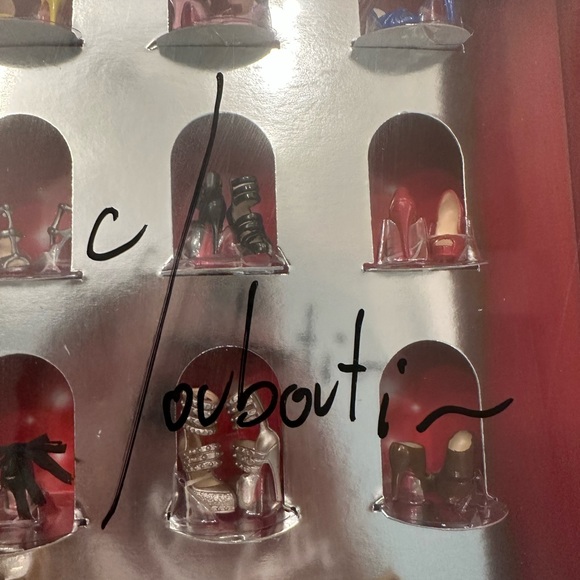 CHRISTIAN LOUBOUTIN BARBIE - REAL COLLECTORS - Picture 8 of 10
